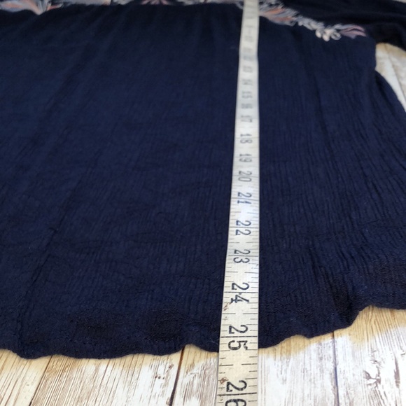 Knox Rose, navy, 3/4 sleeve crinkle fabric with embroidered yoke -size M - Picture 11 of 11